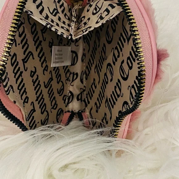Juicy Couture Barbie Barbiecore Romantic Pink Faux Fur Leopard Heart wristlet - Picture 4 of 4